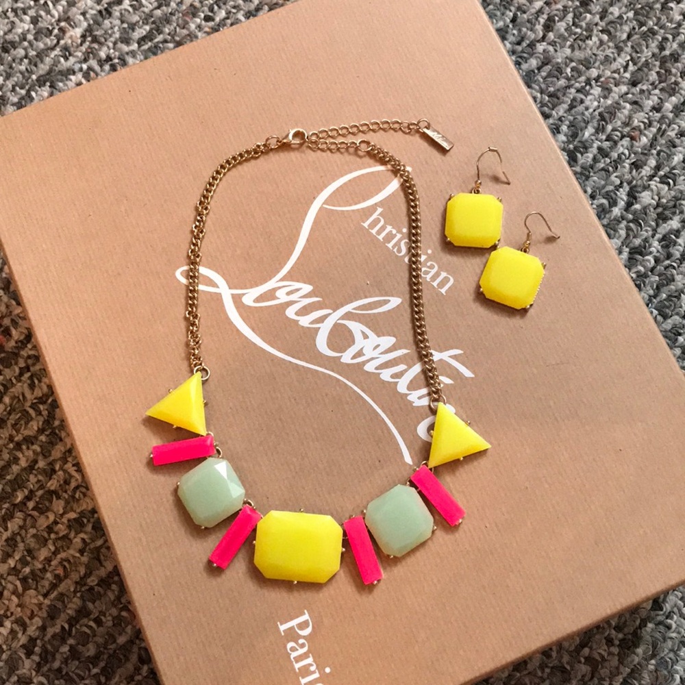 Necklace and earring set